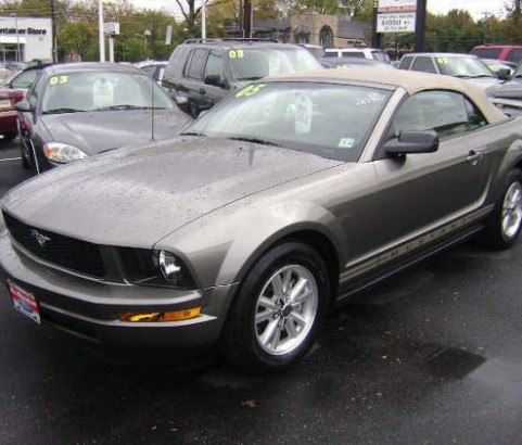 Ford Mustang convertible V6 2005 ( France dpt 19)