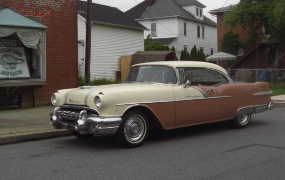 Pontiac starchief coupe 1956 ( France dpt 69)