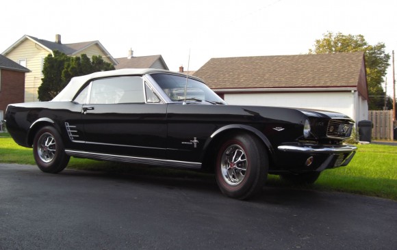 Ford Mustang convertible 1966 ( France dpt 71 )