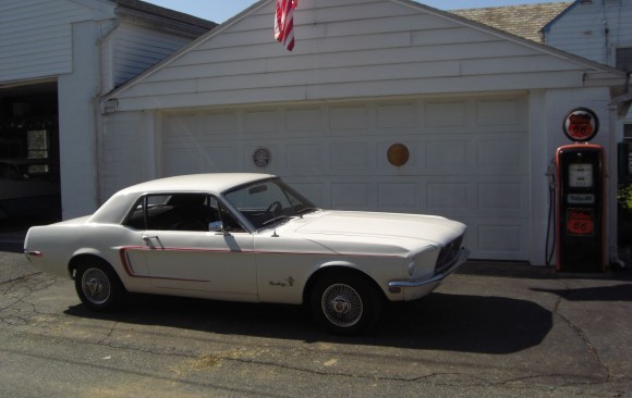 Ford Mustang coupe 1968 ( France dpt 69)