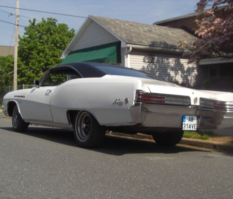 Buick le sabre coupe 1968 ( France dpt 01)