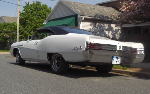 Buick le sabre coupe 1968 ( France dpt 01)