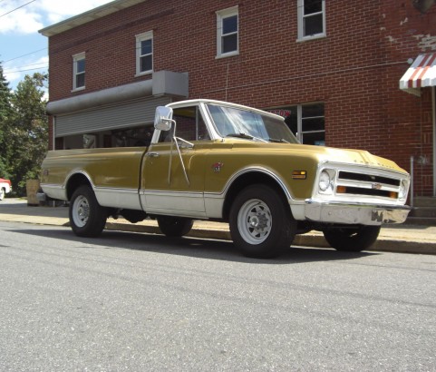 Chevrolet C20 Custom pick-up 1968 ( France dpt 42)