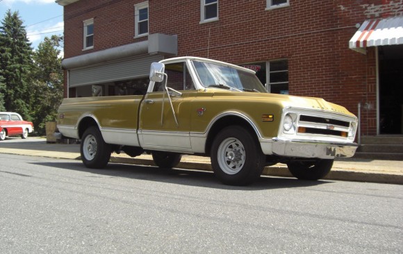 Chevrolet C20 Custom pick-up 1968 ( France dpt 42)