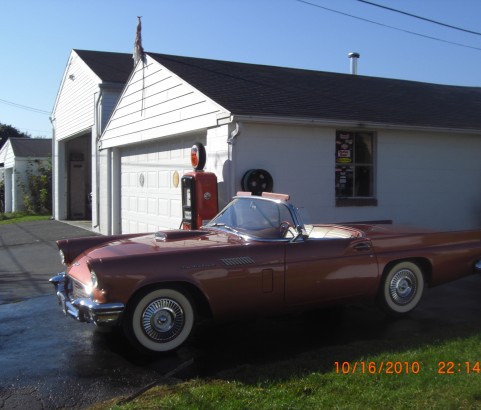 Ford Thunderbird convertible 1957 ( France dpt 75)