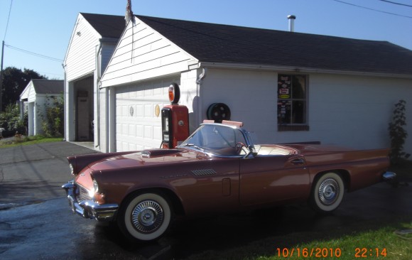 Ford Thunderbird convertible 1957 ( France dpt 75)