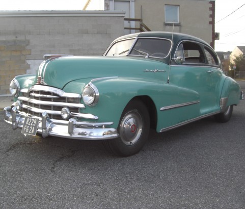 Pontiac Streamliner sedanette 1948 ( France dpt 89)