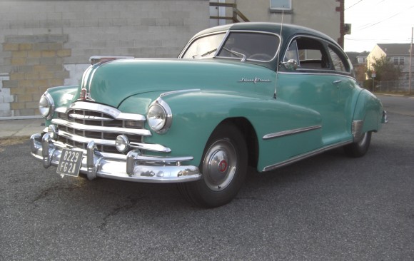 Pontiac Streamliner sedanette 1948 ( France dpt 89)