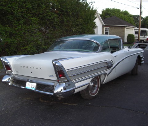 Buick riviera special coupe 1958 ( France dpt 42)