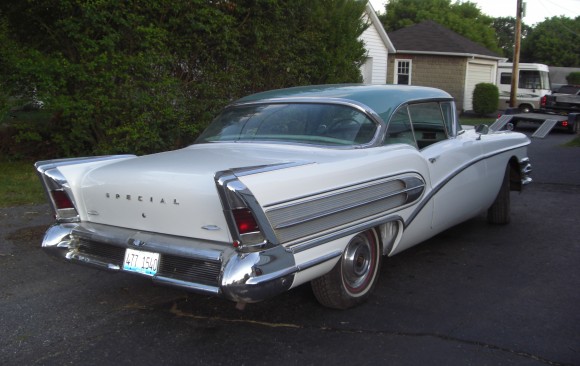 Buick riviera special coupe 1958 ( France dpt 42)