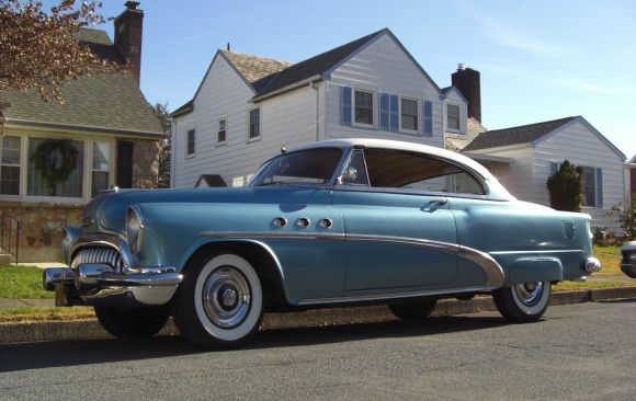 Buick Riviera special hardtop coupe 1953 ( France dpt 94)