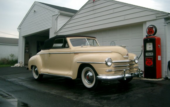 Plymouth special convertible 1946 ( France dpt 92)