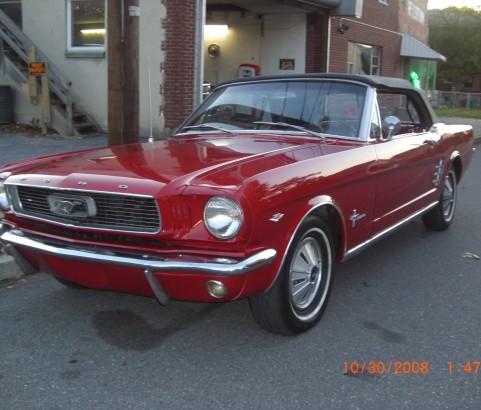 Ford Mustang convertible 1966 ( France dpt 35)