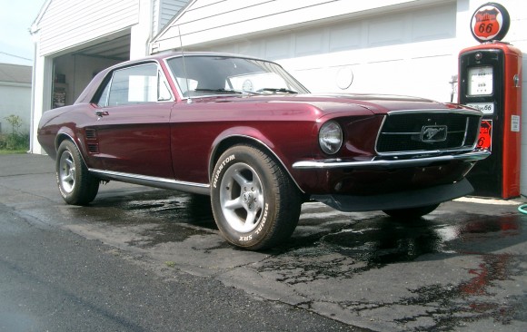 Ford Mustang coupe 1967 ( France dpt 02)