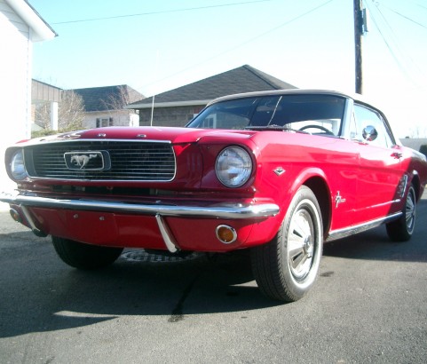 Ford Mustang convertible 1966 ( France dpt 44)