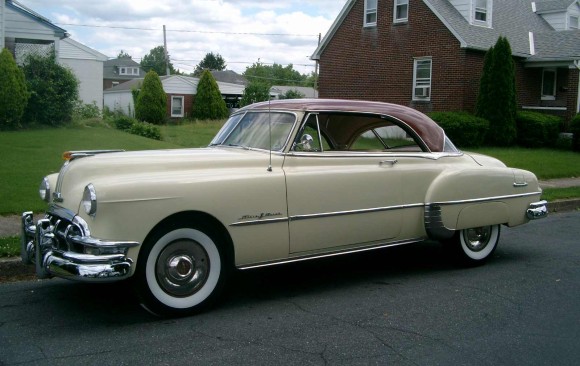 Pontiac catalina hardtop coupe 1950  ( France dpt 42)