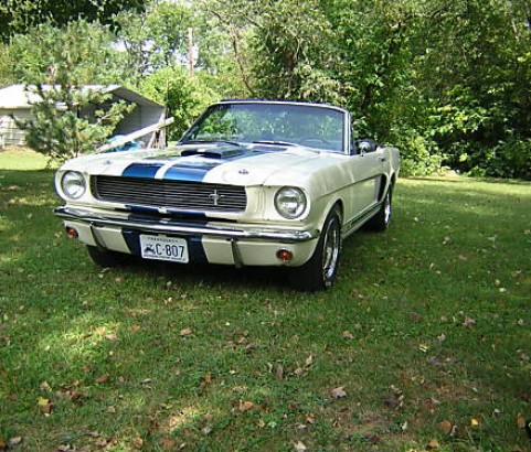 Ford Mustang convertible 1966 ( France dpt 62)