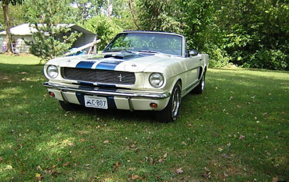 Ford Mustang convertible 1966 ( France dpt 62)