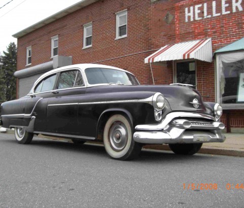 Oldsmobile 98 sedan 1953 ( France dpt 35)