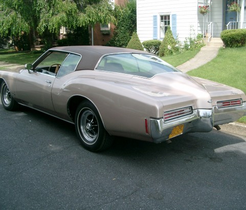 Buick riviera 1971 ( France dpt 16)