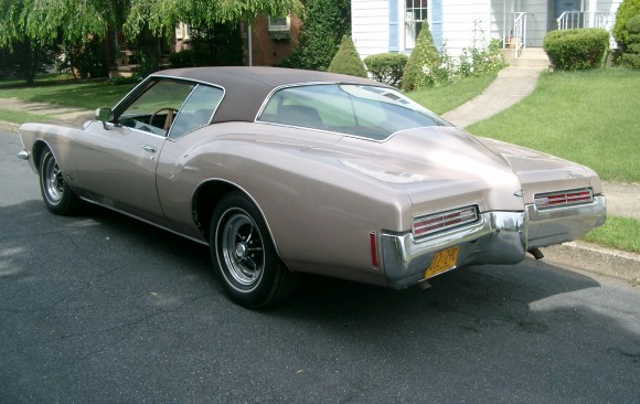 Buick riviera 1971 ( France dpt 16)