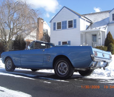 Ford Mustang convertible 1966 ( France dpt 33)