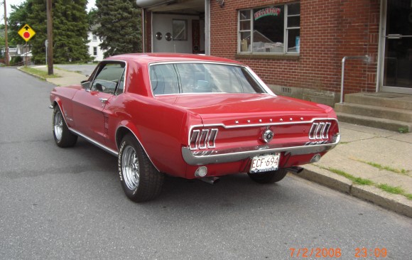 Ford Mustang coupe 1967 ( France dpt 34)
