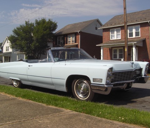 Cadillac de ville convertible 1967 ( France dpt 84)