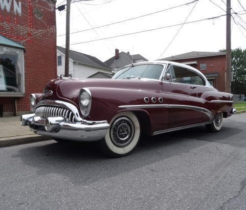 Buick riviera super hardtop coupe 1953 ( France dpt 31)