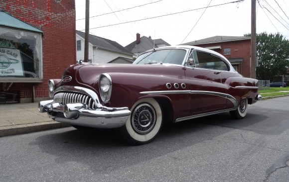 Buick riviera super hardtop coupe 1953 ( France dpt 31)