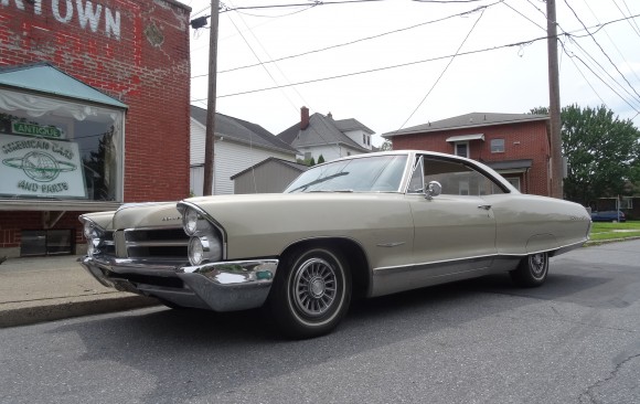 Pontiac bonneville hardtop coupe 1965 ( France dpt 68)