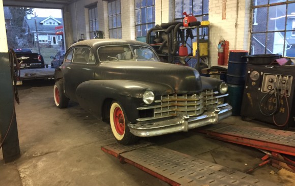 Cadillac serie 62 sedanette 1947  ( France dpt 54)