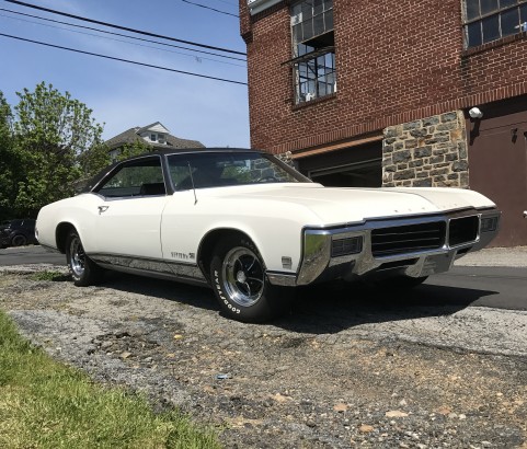 Buick riviera GS 1969 ( France dpt 29)