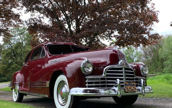 Pontiac Streamliner sedanette 1946 ( Carmel, Indiana)