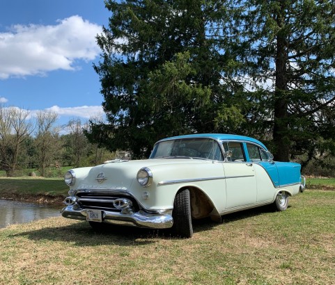 Oldsmobile 98 sedan 1954 ( France dpt 50)