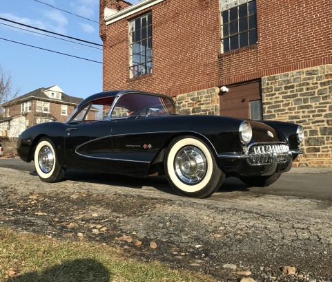 Chevrolet Corvette fuel injection 1957 ( France dpt 14)