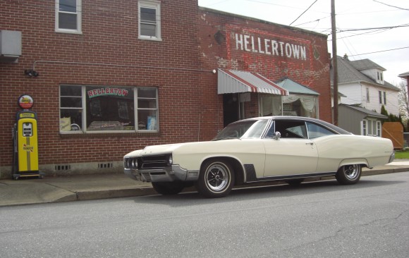 Buick Wildcat custom hardtop coupe 1967 ( France dpt 34)