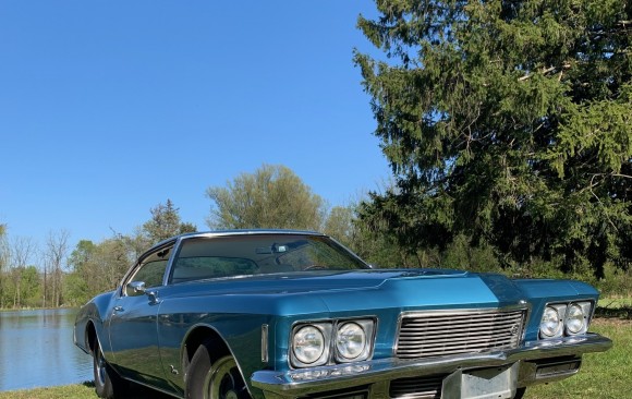 Buick riviera 1971 ( West Bloomfield MI)