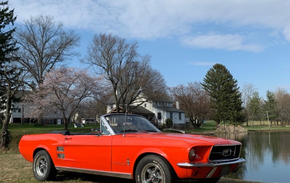 Ford mustang convertible 1967 ( France dpt 69)