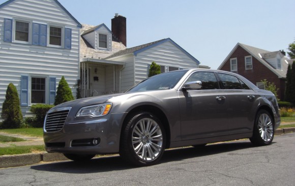 Chrysler 300C Hemi 2011  ( Easton , PA   USA)