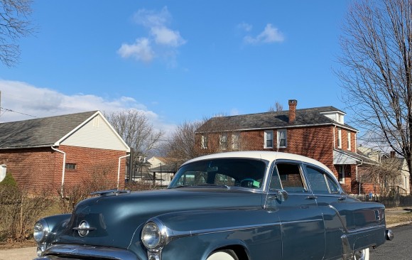 Oldsmobile 98 sedan 1953 ( France dpt 14)