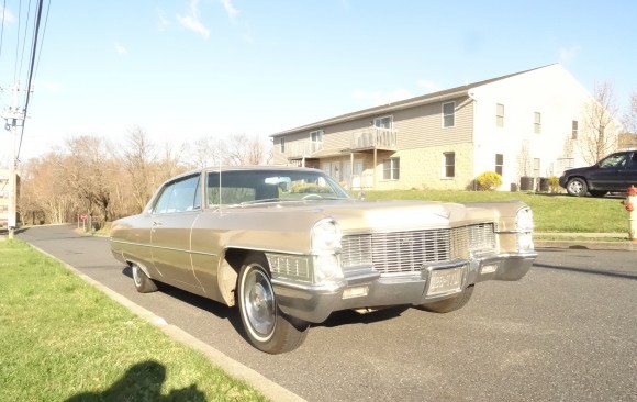 Cadillac Calais hardtop coupe 1965 ( France DPT 69)