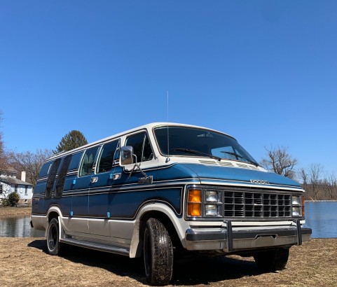 Dodge Ram van B250 Prospector 1984 ( France dpt 69)