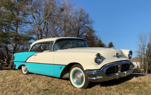 Oldsmobile Holiday 88 coupe 1956 ( France dpt 51)