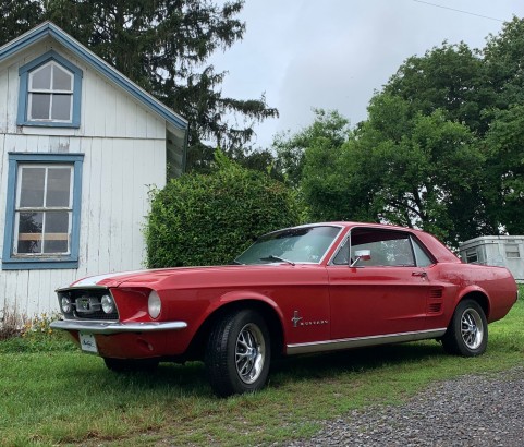 Ford Mustang coupe 1967 ( France dpt 75)