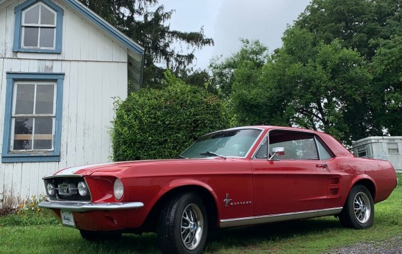 Ford Mustang coupe 1967 ( France dpt 75)