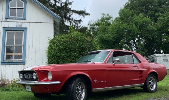 Ford Mustang coupe 1967 ( France dpt 75)