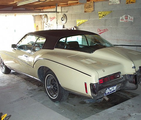 Buick riviera boat tail 1971 ( France dpt 78)