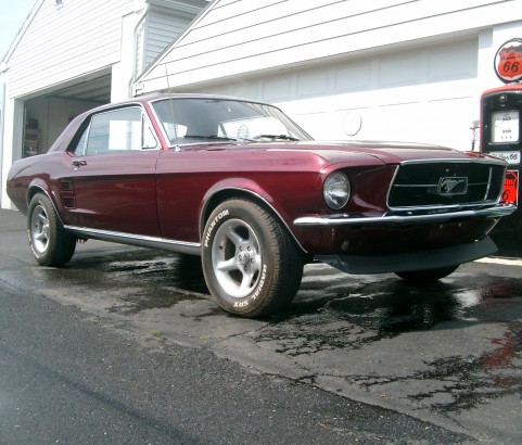 Ford Mustang coupe 1967 ( France dpt 02)