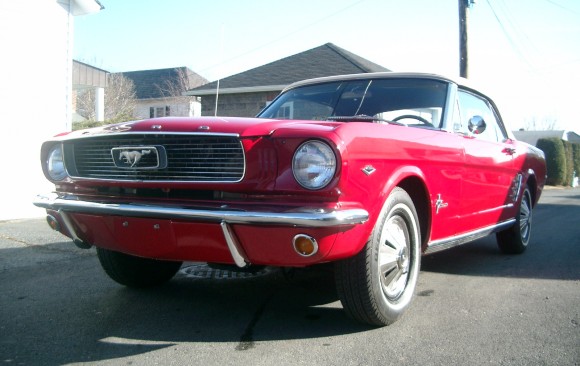 Ford Mustang convertible 1966 ( France dpt 44)